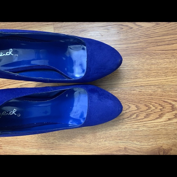 Women’s Heels - Picture 4 of 5